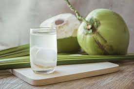 Air Kelapa Muda Mulai Digilai Anak Muda 2026: Gantikan Minuman Isotonik Setelah Olahraga?