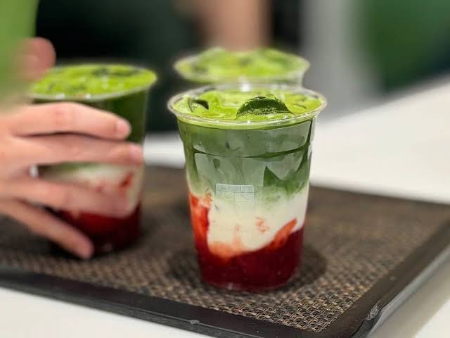 Dari Strawberry Matcha hingga Fairypresso: 5 Tren Minuman Juni 2026 yang Bikin Kafe Penuh